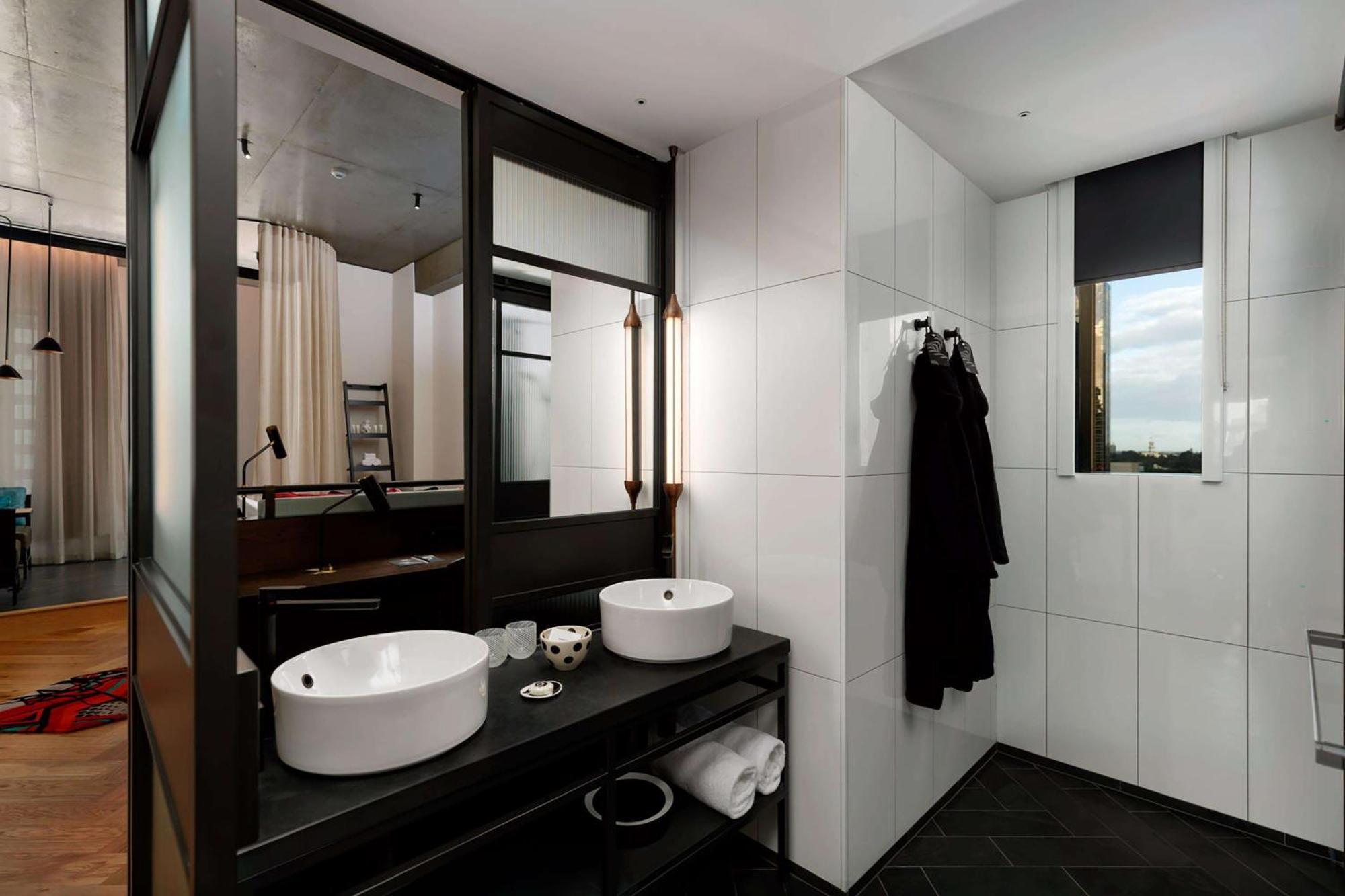 Отель Qt Мельбурн Экстерьер фото Bathroom