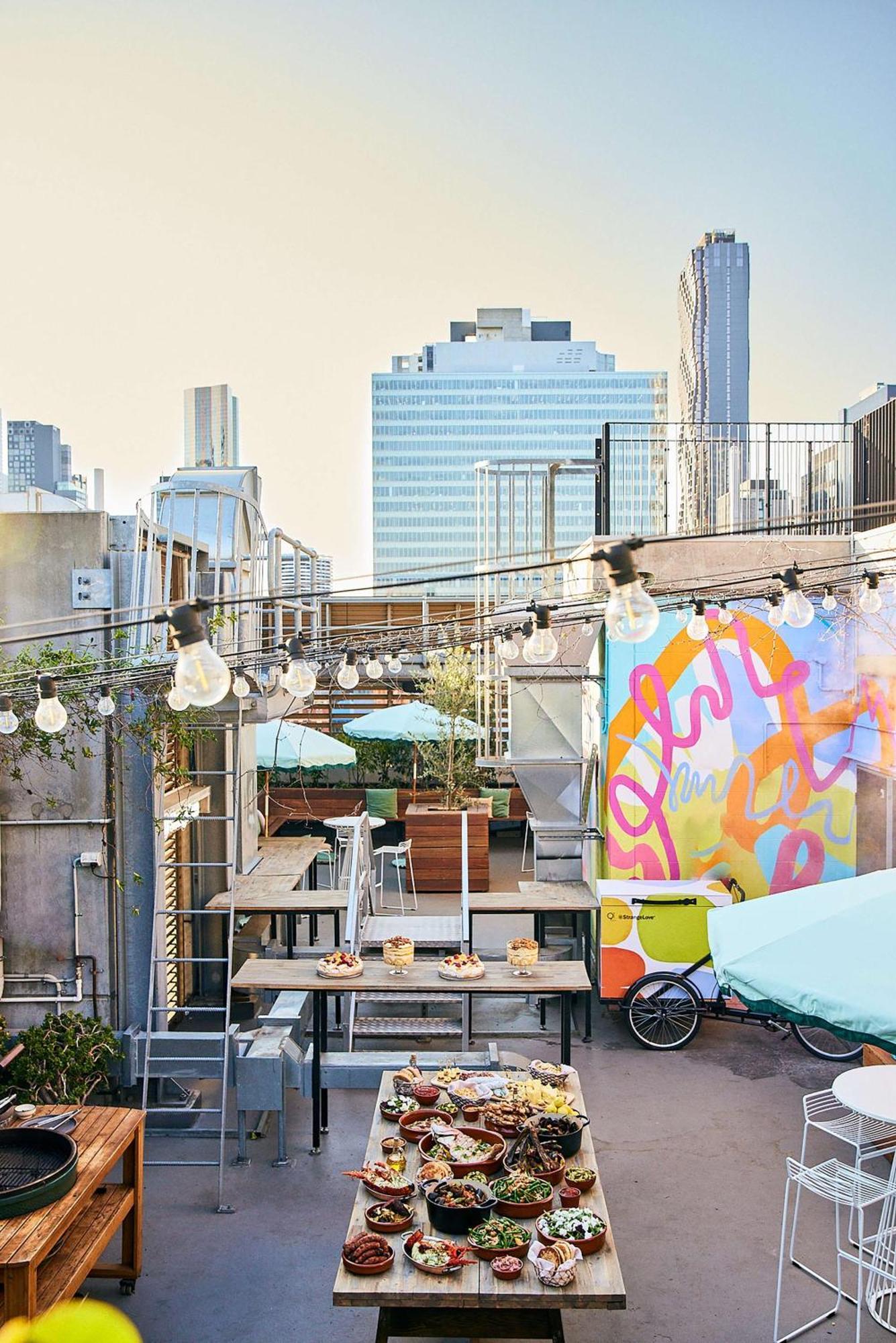 Отель Qt Мельбурн Экстерьер фото The rooftop bar at the Standard East Village